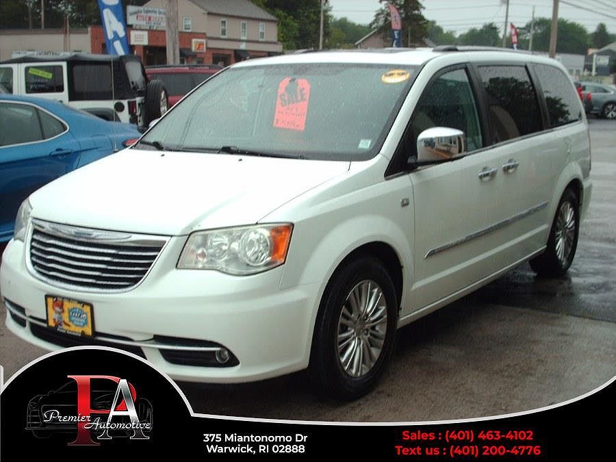 2014 CHRYSLER Town and Country