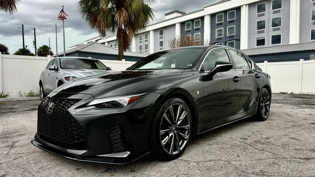 2022 LEXUS IS