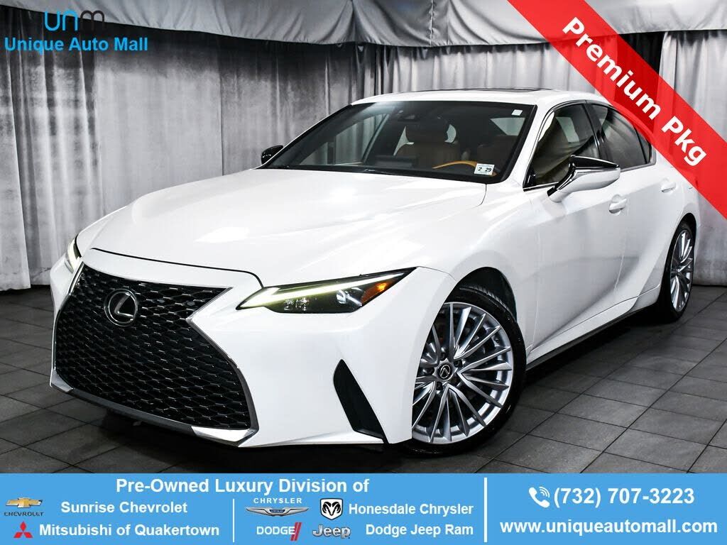 2022 LEXUS IS