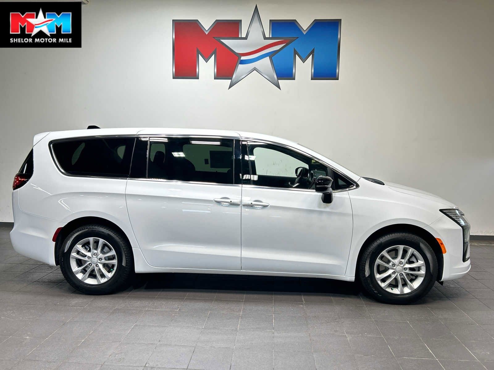 2027 CHRYSLER Pacifica