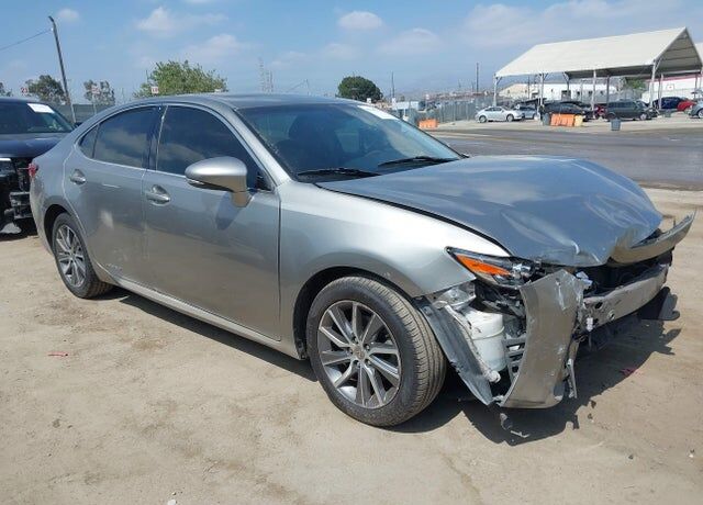 2016 LEXUS ES