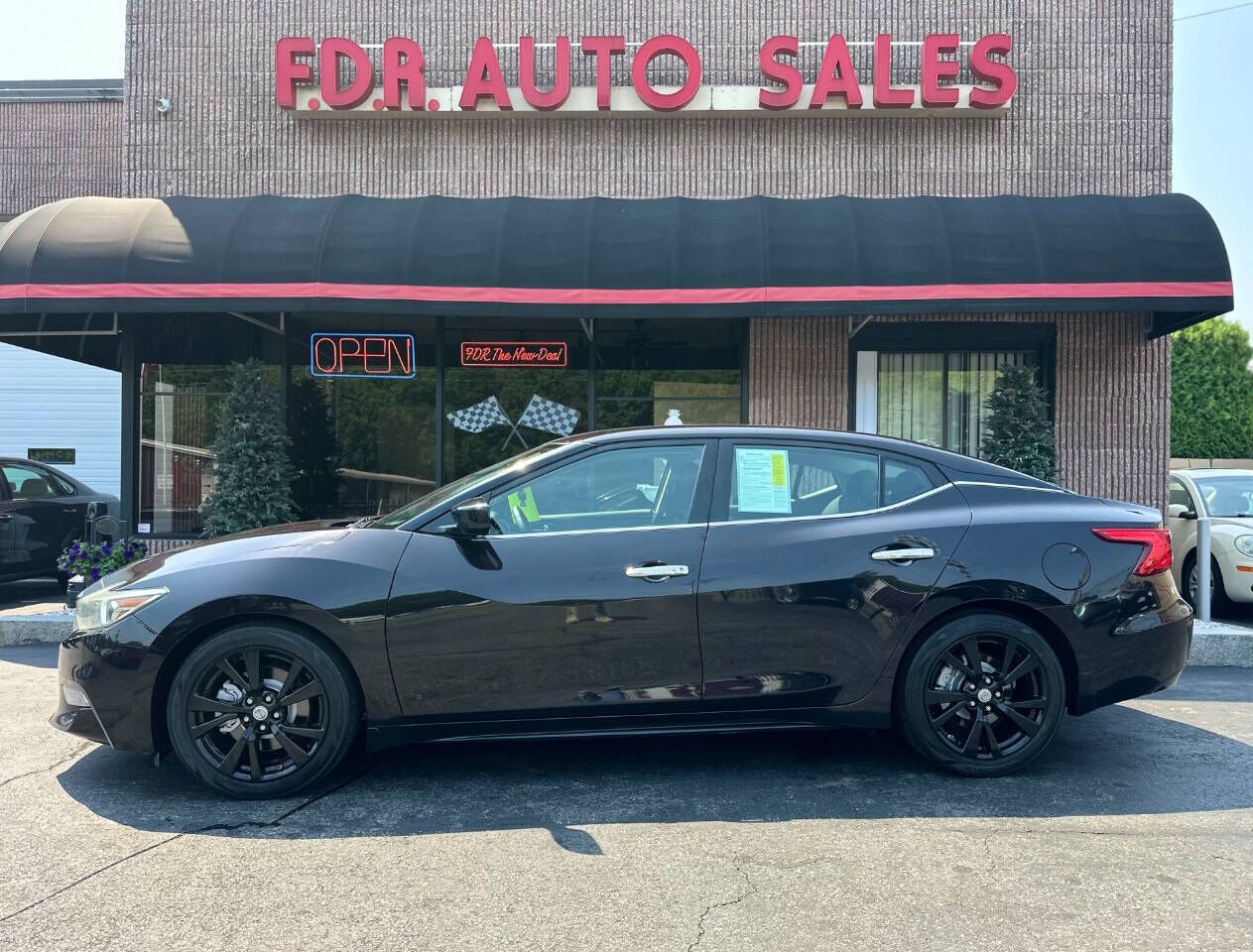 2017 NISSAN Maxima