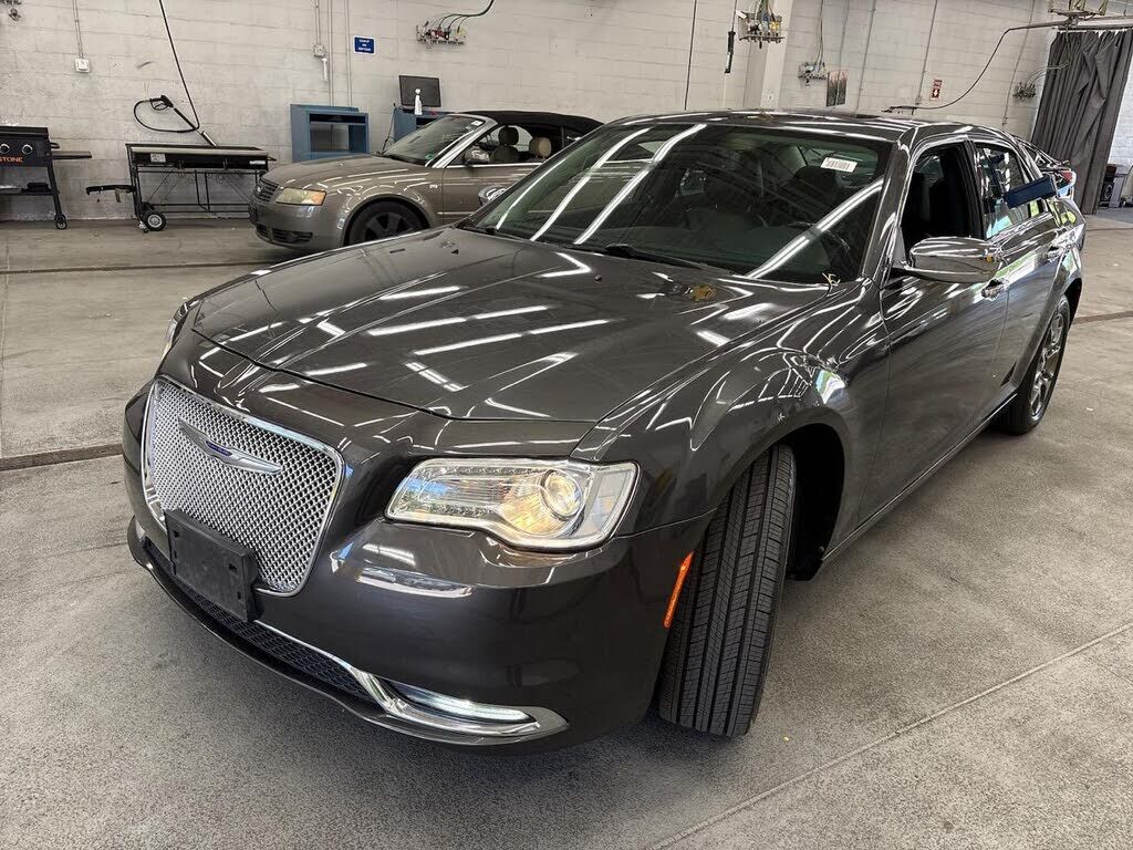 2019 CHRYSLER 300