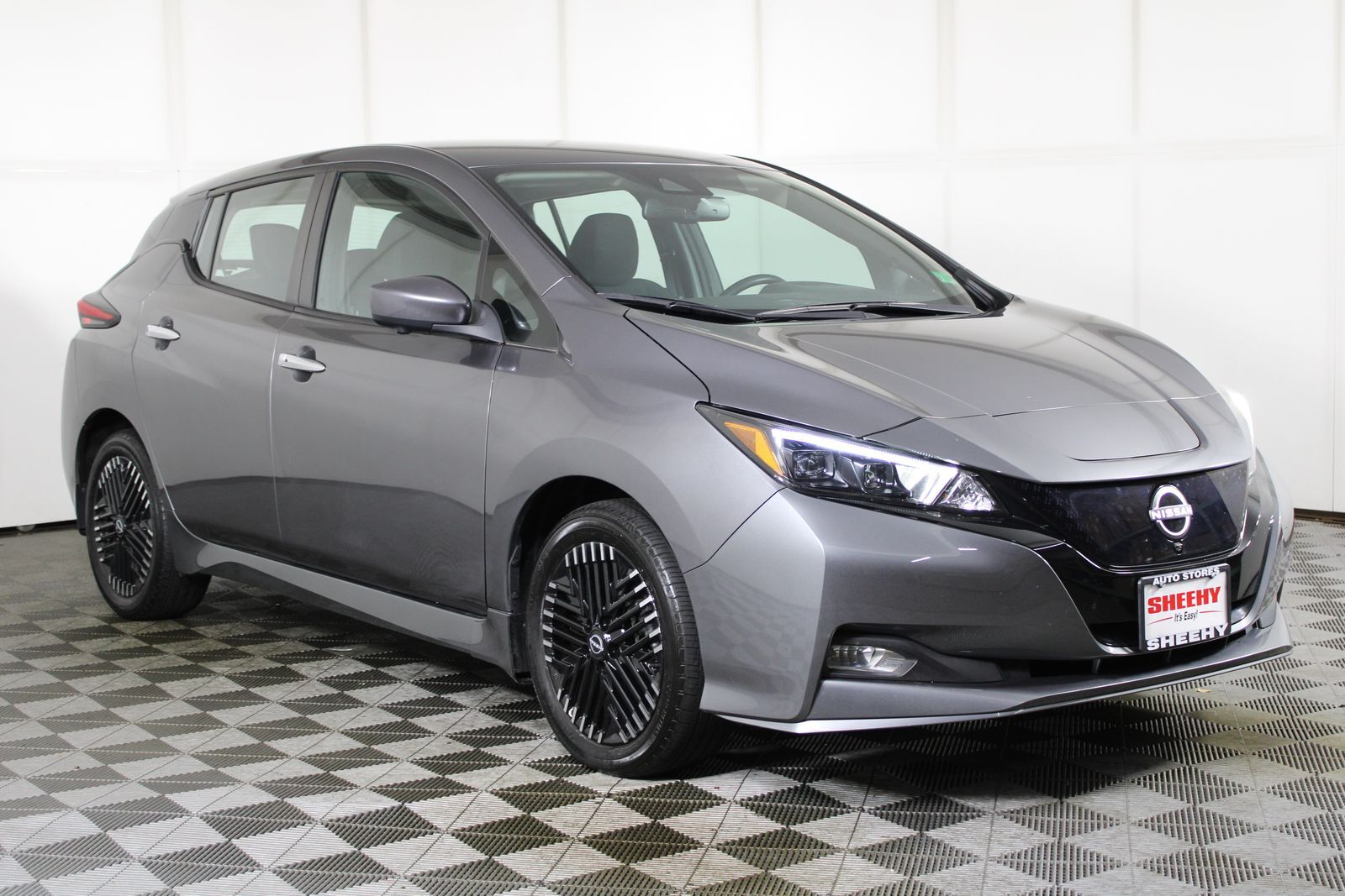 2024 NISSAN Leaf