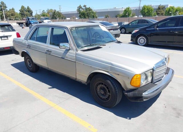 1985 MERCEDES-BENZ 300