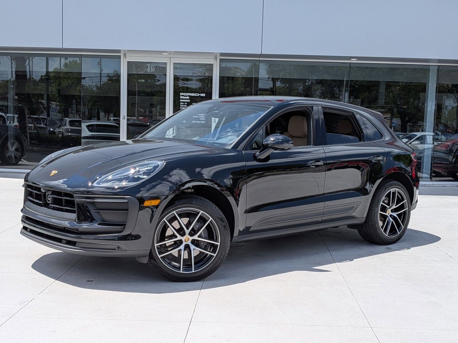 2025 PORSCHE Macan