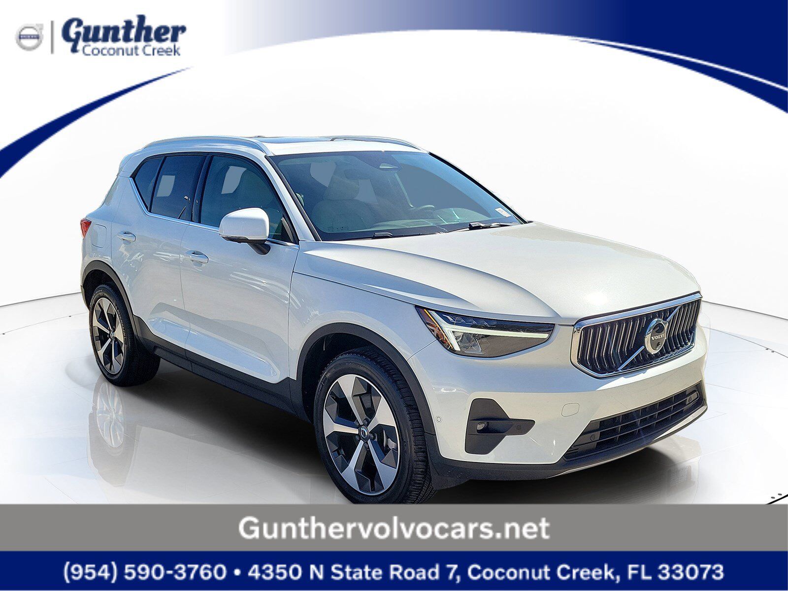 2024 VOLVO XC40