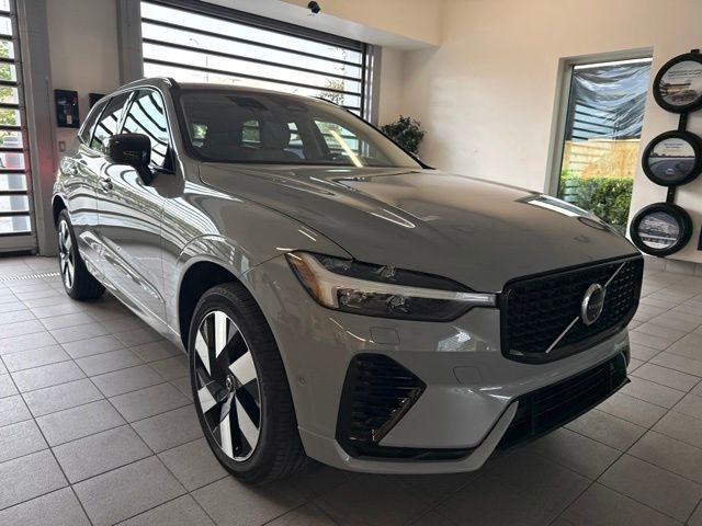 2025 VOLVO XC60
