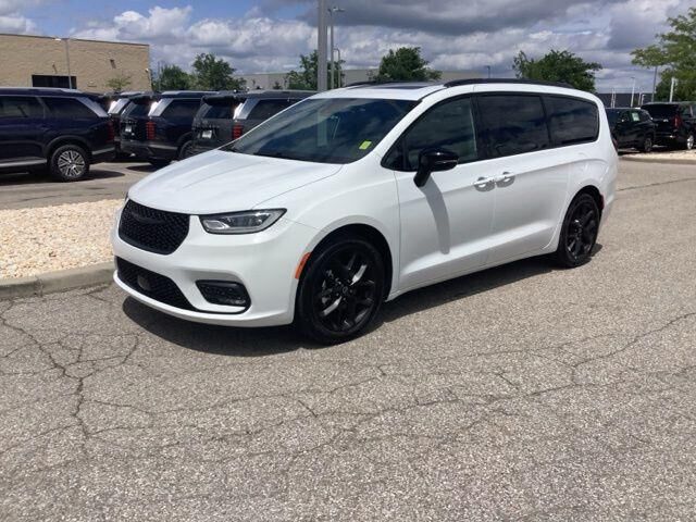 2025 CHRYSLER Pacifica