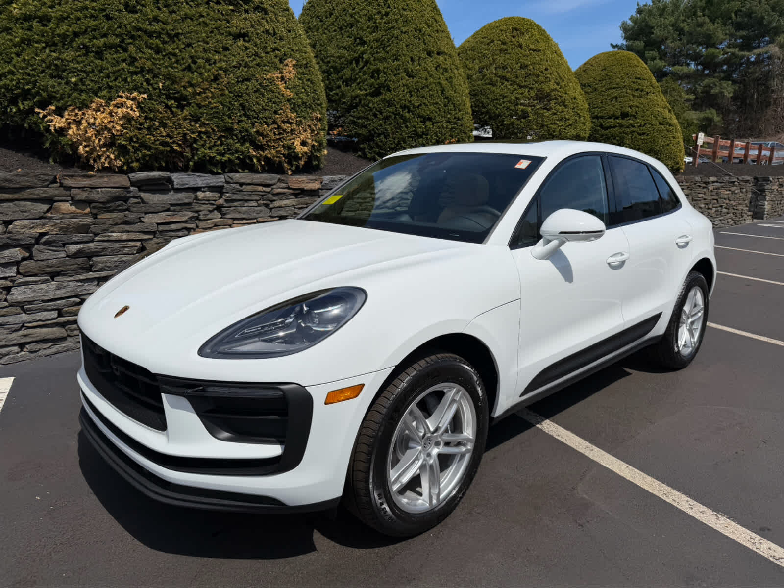 2026 PORSCHE Macan