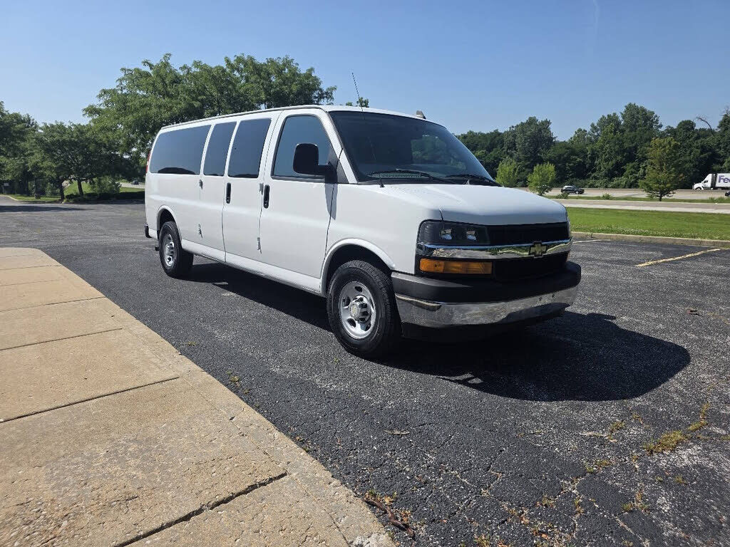 2017 CHEVROLET Express