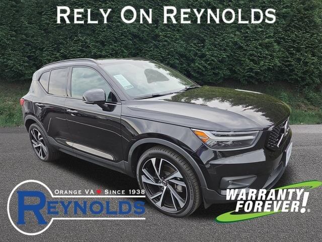 2022 VOLVO XC40
