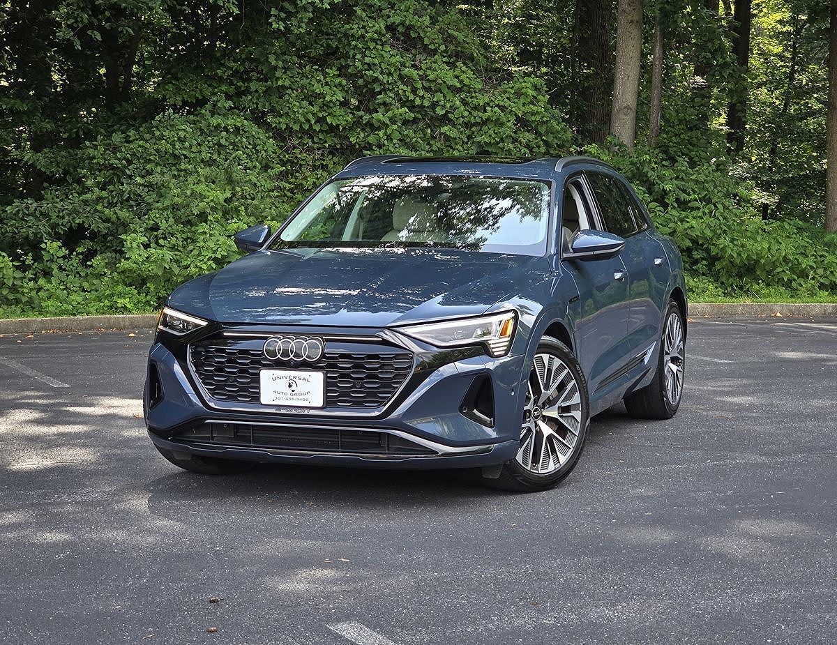 2024 AUDI Q8