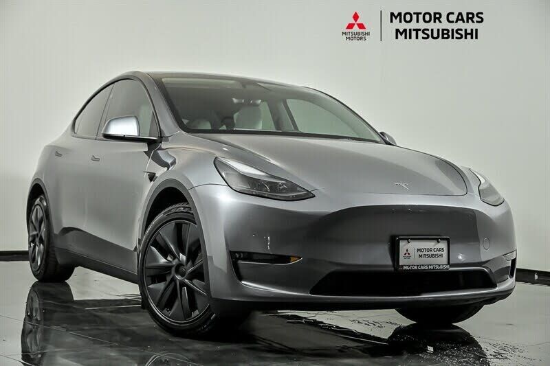 2025 TESLA Model Y