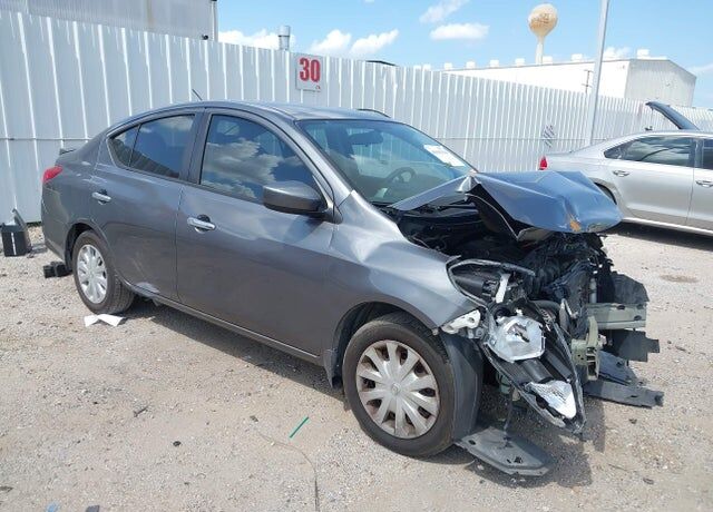 2016 NISSAN Versa