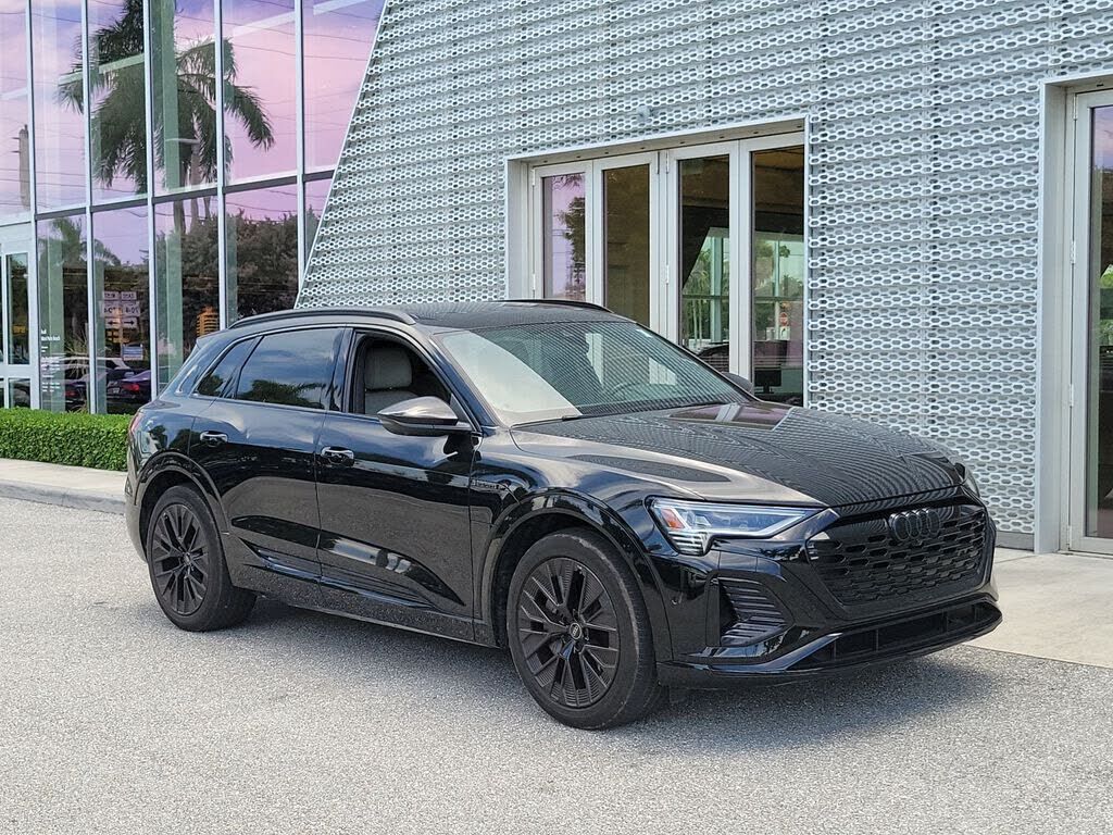 2024 AUDI Q8
