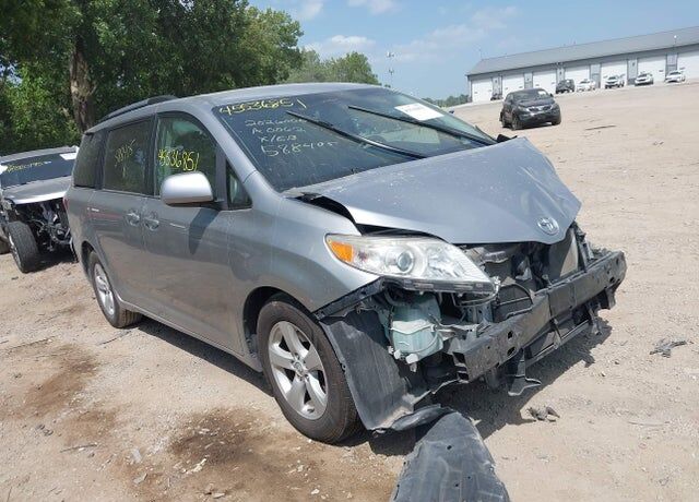 2015 TOYOTA Sienna