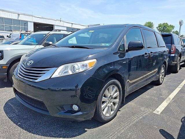 2017 TOYOTA Sienna