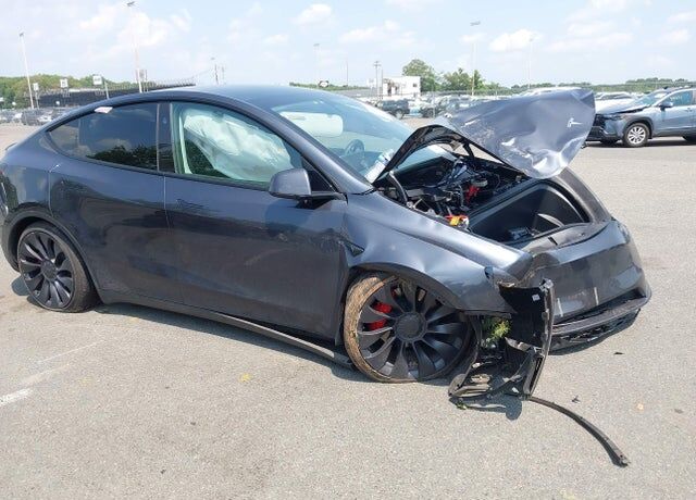 2025 TESLA Model Y