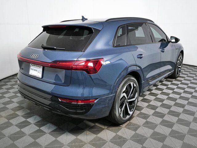 2024 Audi Q8