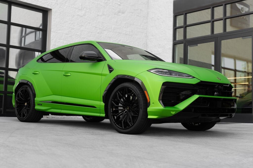 2026 LAMBORGHINI URUS