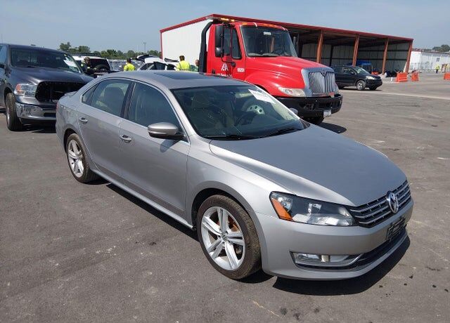 2013 VOLKSWAGEN Passat
