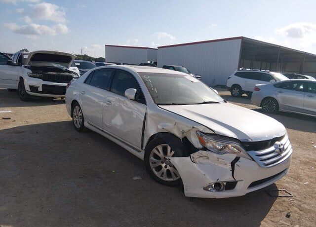 2011 TOYOTA Avalon