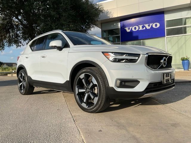 2021 VOLVO XC40