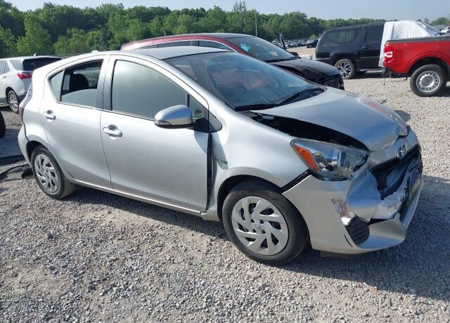 2016 TOYOTA Prius