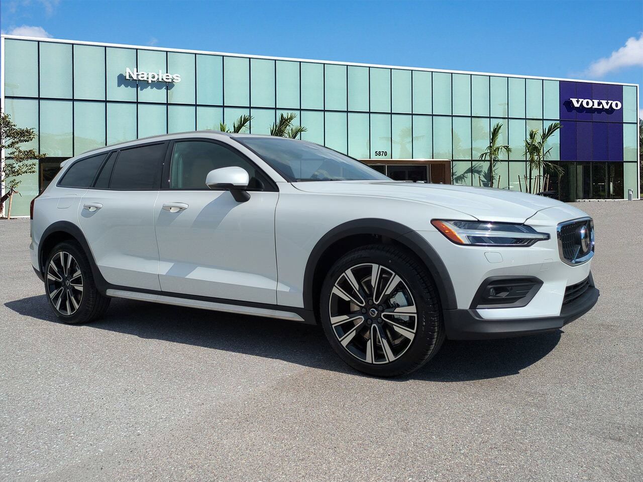 2026 VOLVO V60CC