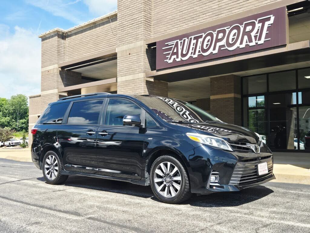 2019 TOYOTA Sienna