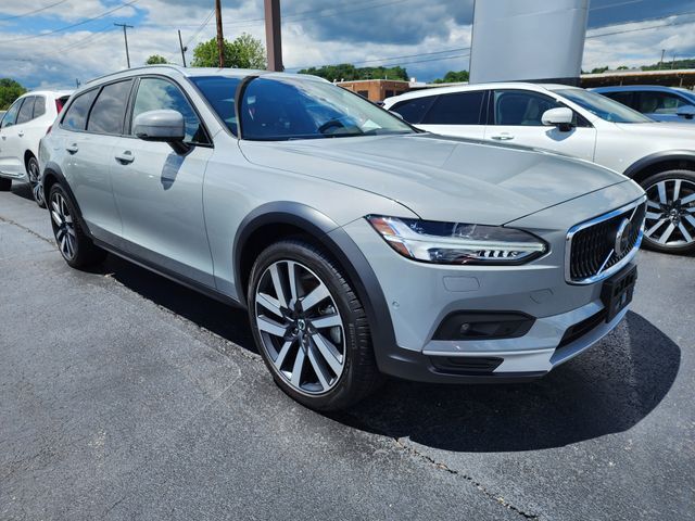 2025 VOLVO V90CC