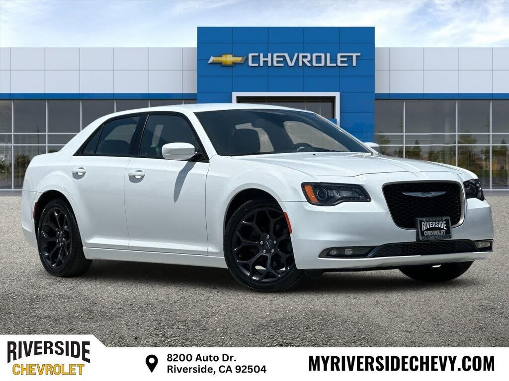2019 CHRYSLER 300