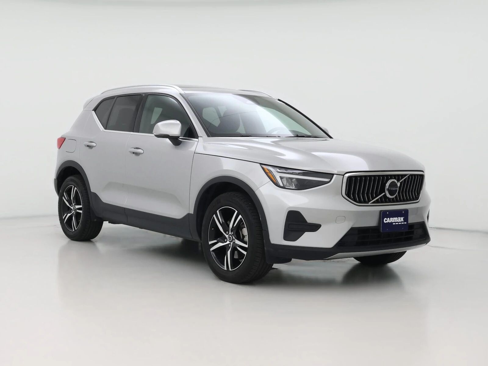 2025 VOLVO XC40