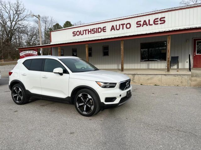 2020 VOLVO XC40
