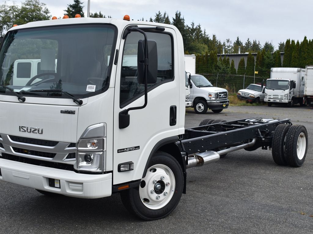 2025 ISUZU NPR/NPR-HD