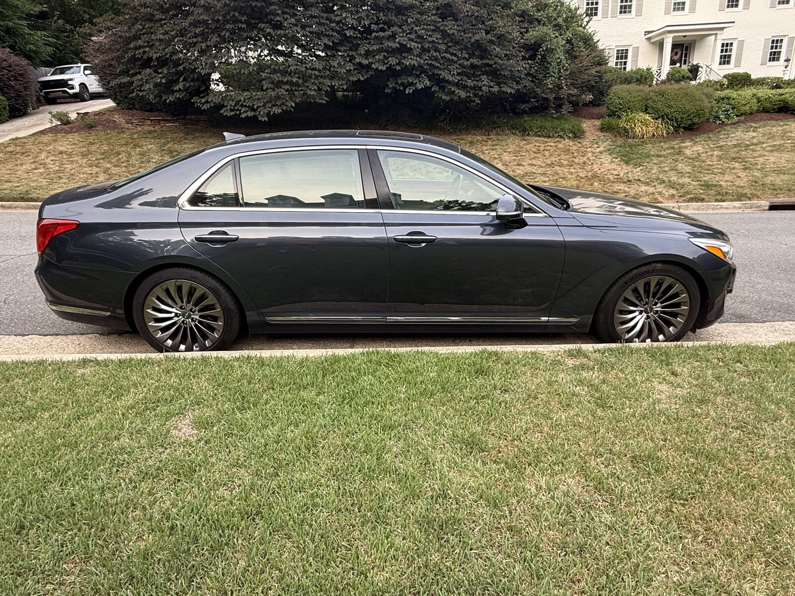 2017 GENESIS G90