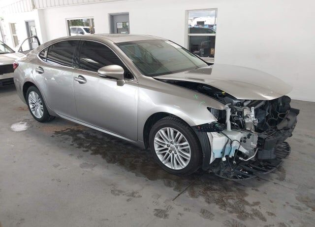2017 LEXUS ES