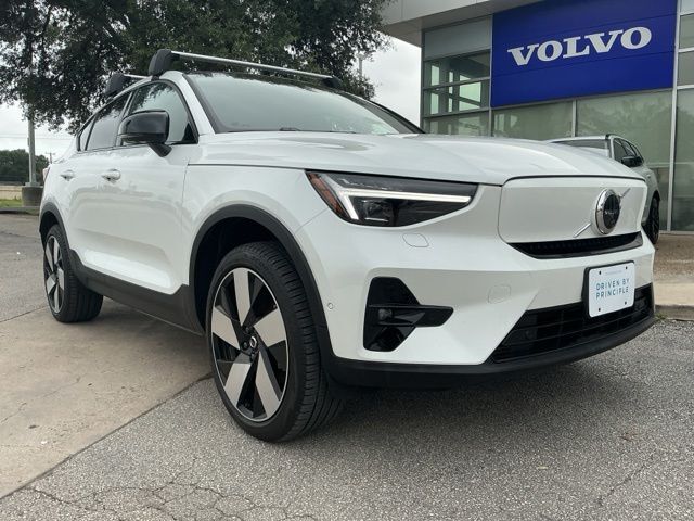 2023 VOLVO C40