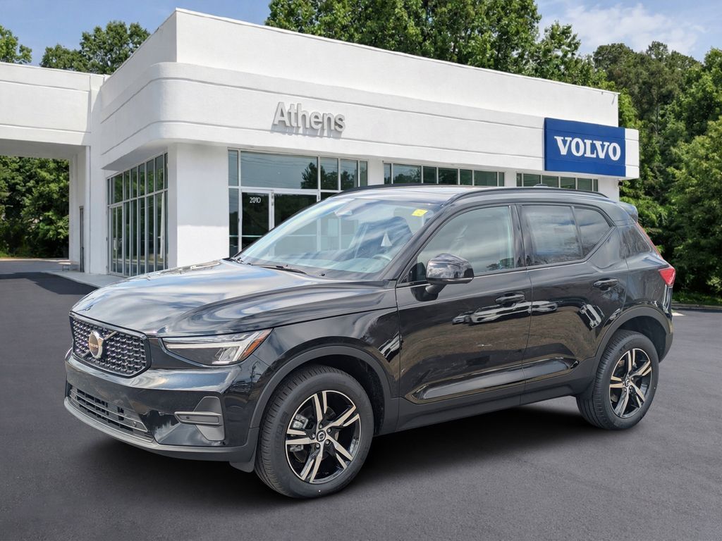 2026 VOLVO XC40