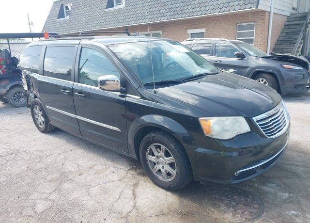 2012 CHRYSLER Town and Country