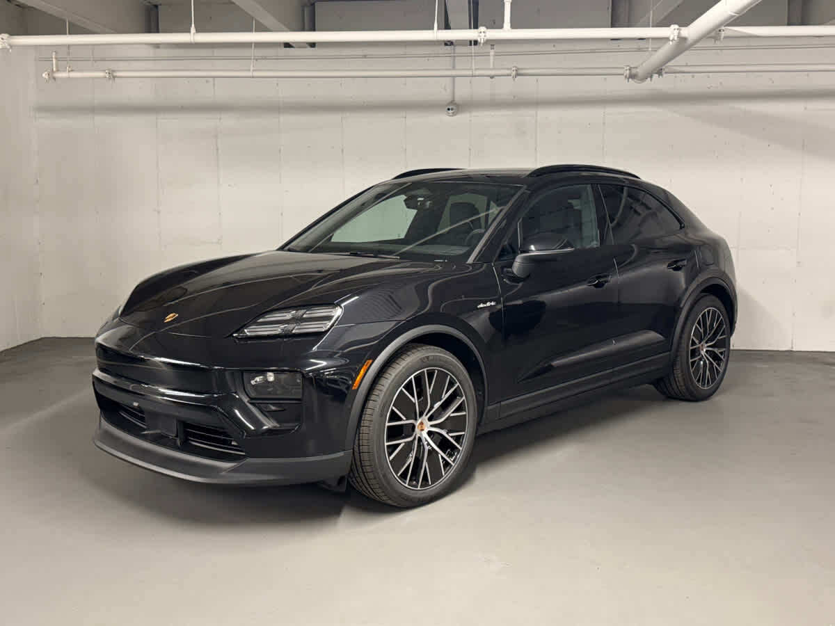 2026 PORSCHE Macan