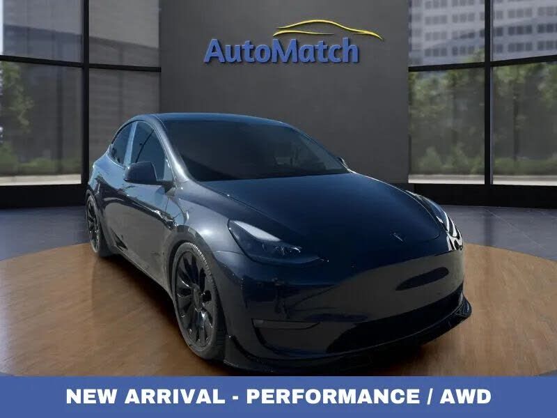 2025 TESLA Model Y