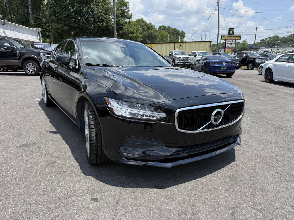 2017 VOLVO S90
