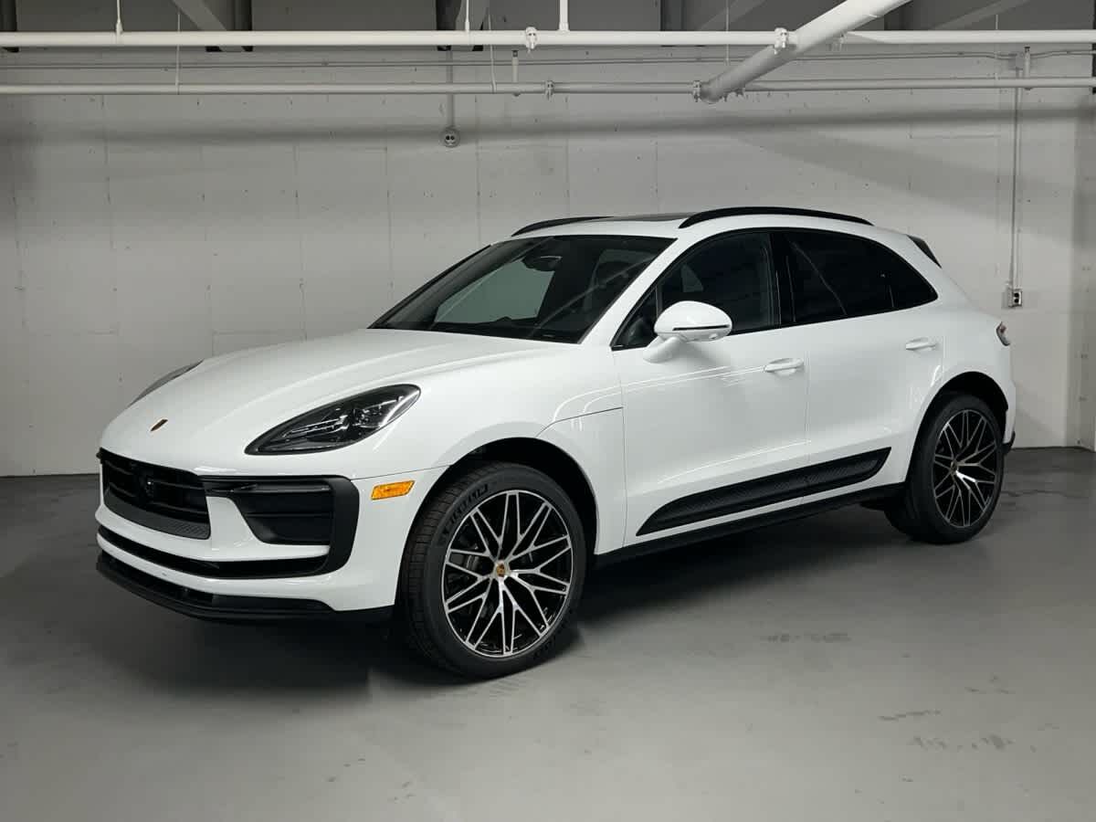 2026 PORSCHE Macan