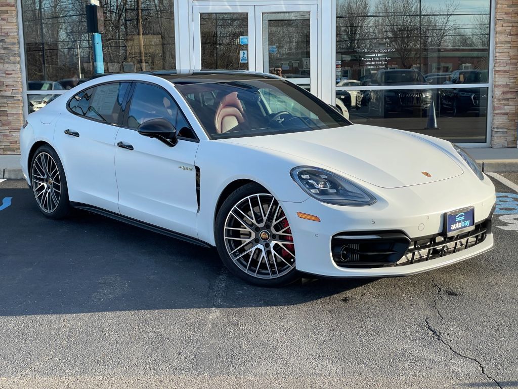 2022 PORSCHE Panamera