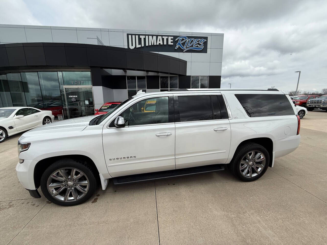 2016 CHEVROLET Suburban