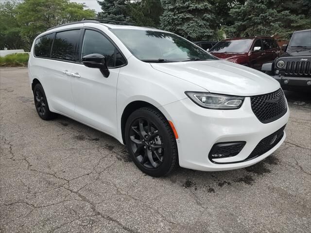 2023 CHRYSLER Pacifica