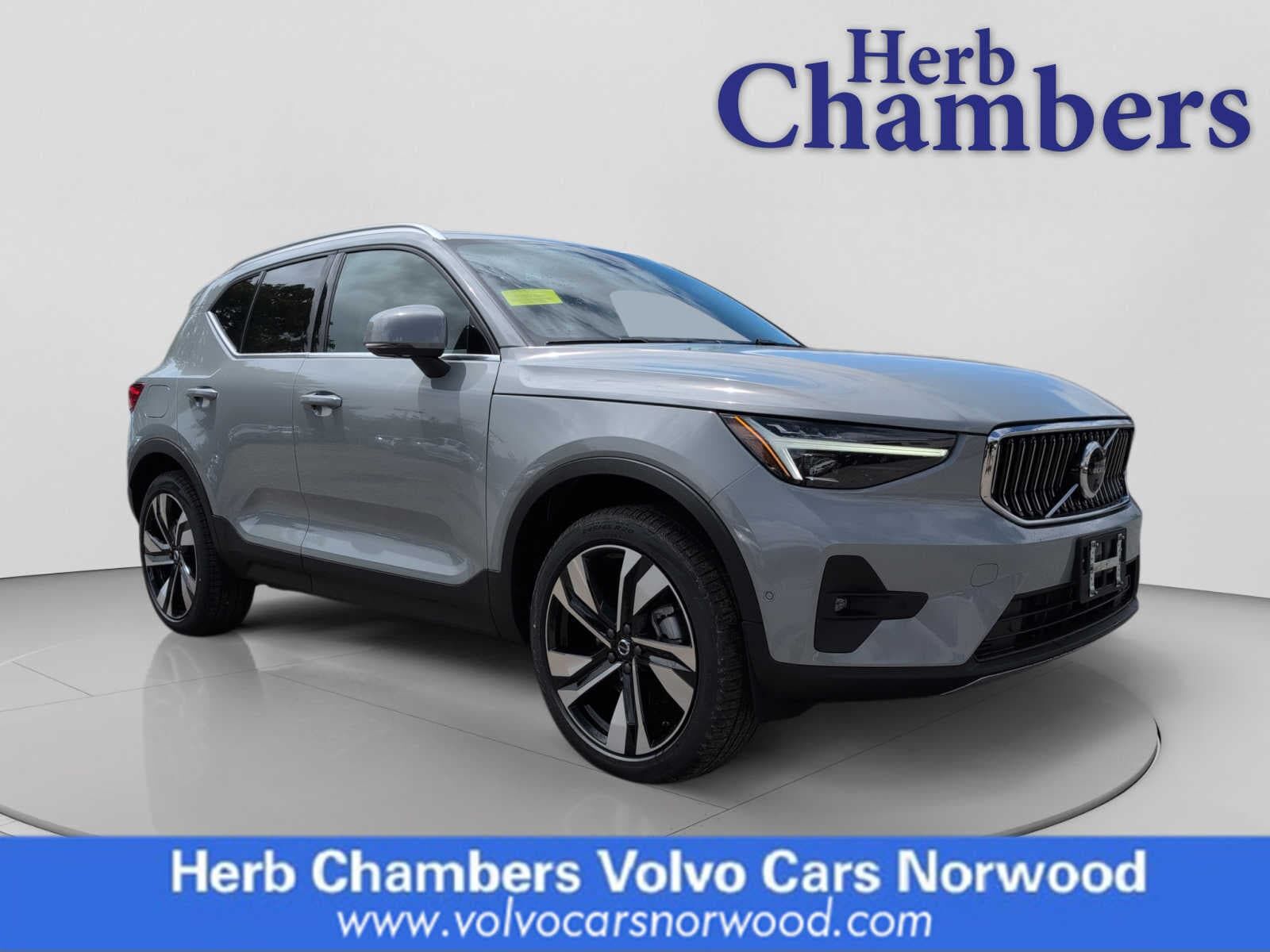 2025 VOLVO XC40