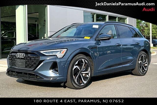 2024 AUDI Q8